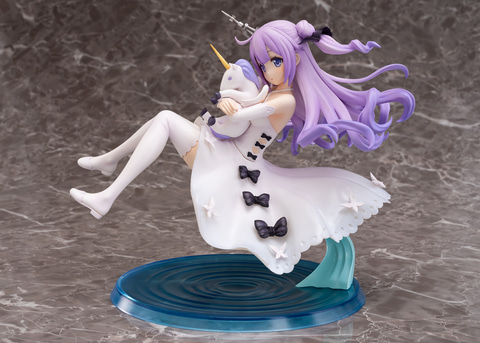 アズールレーン」より、水面にふわりと浮いた軽空母「ユニコーン」を