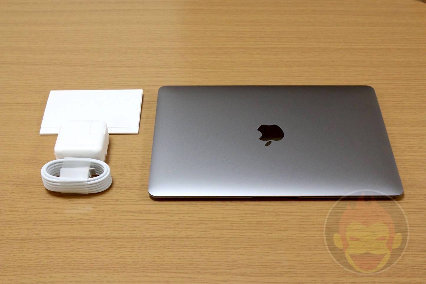 レビュー】薄くて美しい！12インチ型MacBookのスペースグレイモデルを