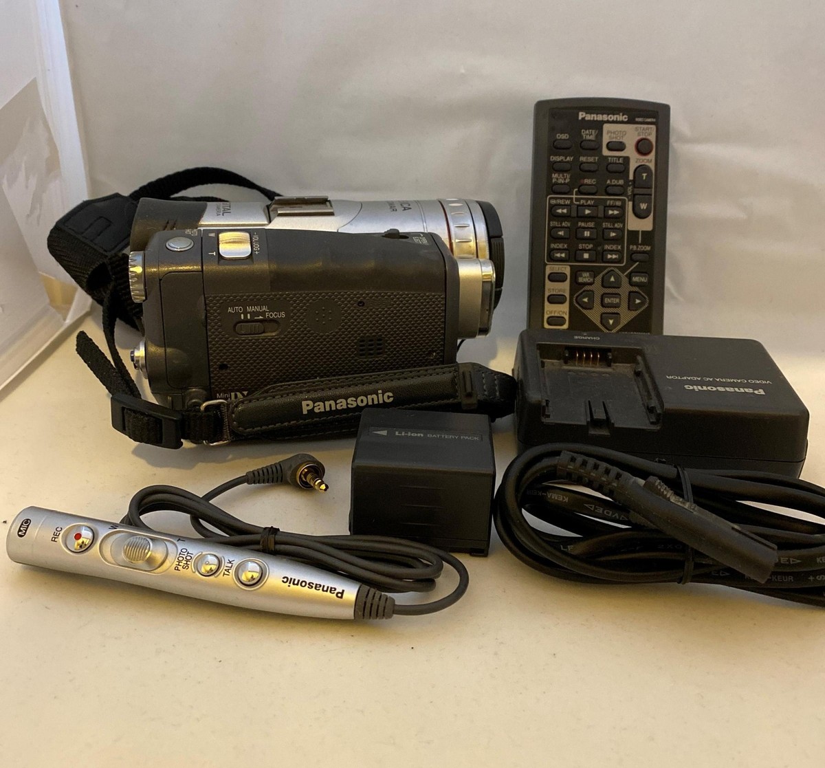 Panasonic NV-GS200 3CCD MiniDV Camcorder 10x Zoom - Video Transfer