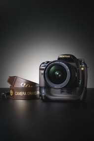 ペンタックス「K10D」にカメラグランプリ受賞記念モデル - ITmedia NEWS