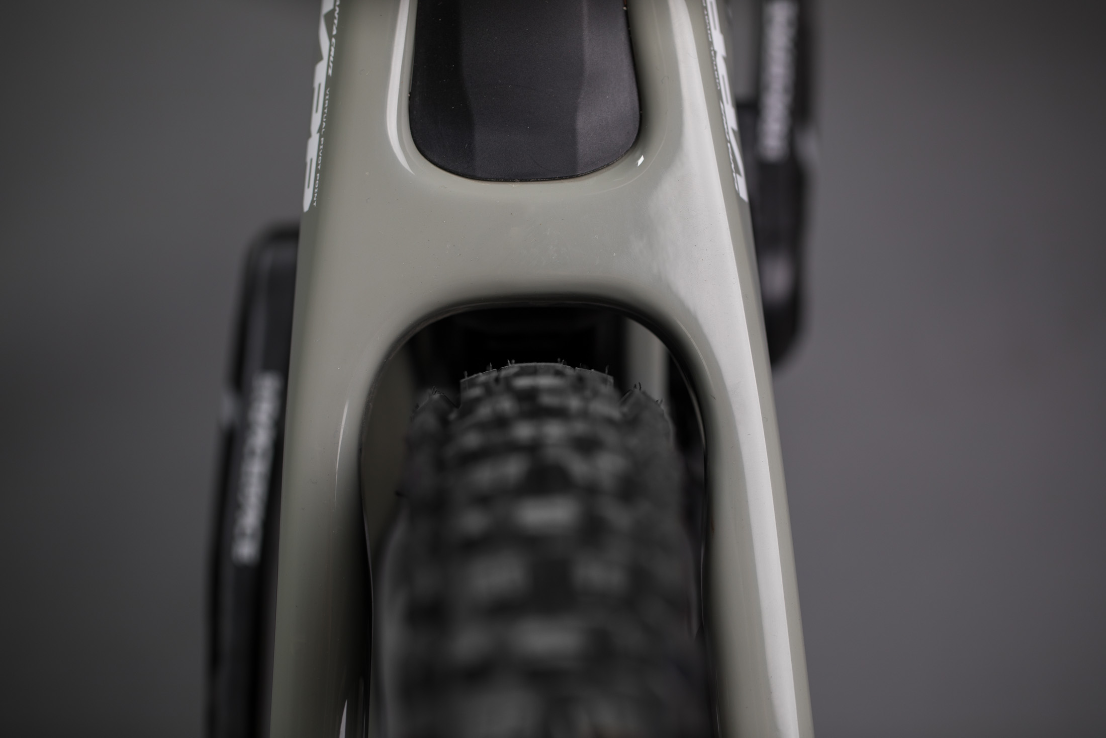 公式】Santa Cruz (サンタクルズ) V10 7 [2024 Color] - | Santa Cruz