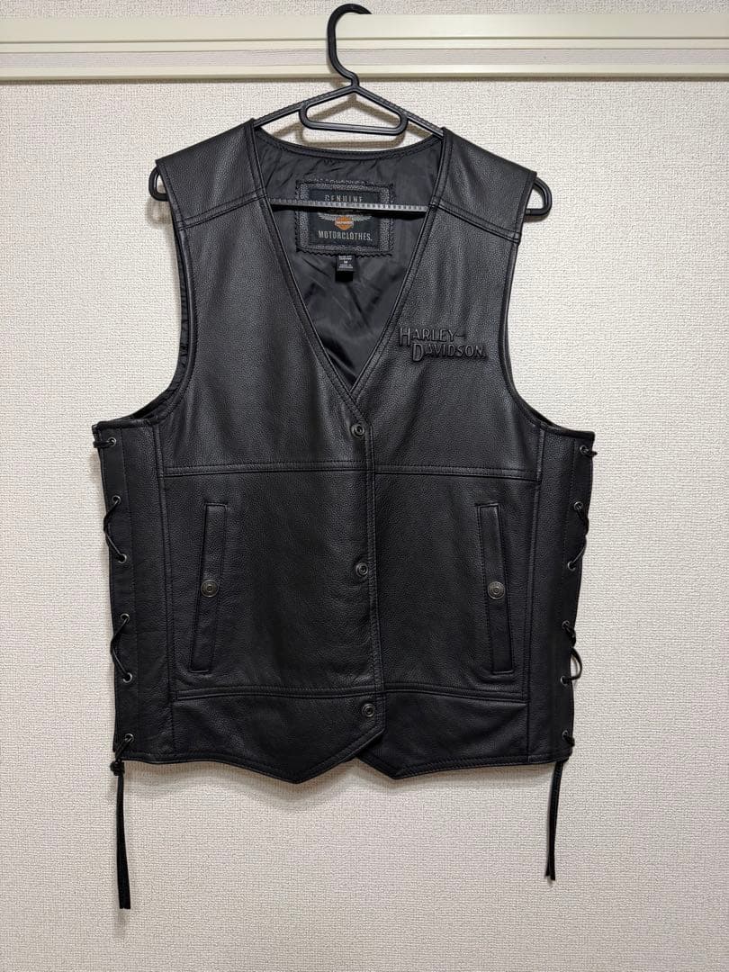 トラディション II レザーベスト 98024-18VM エンボス　ハーレー Men's Tradition II Leather Vest | Harley-Davidson USA
